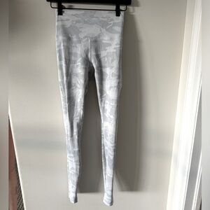 Lululemon Wunder Train White Camo 25” Leggings; Size 4